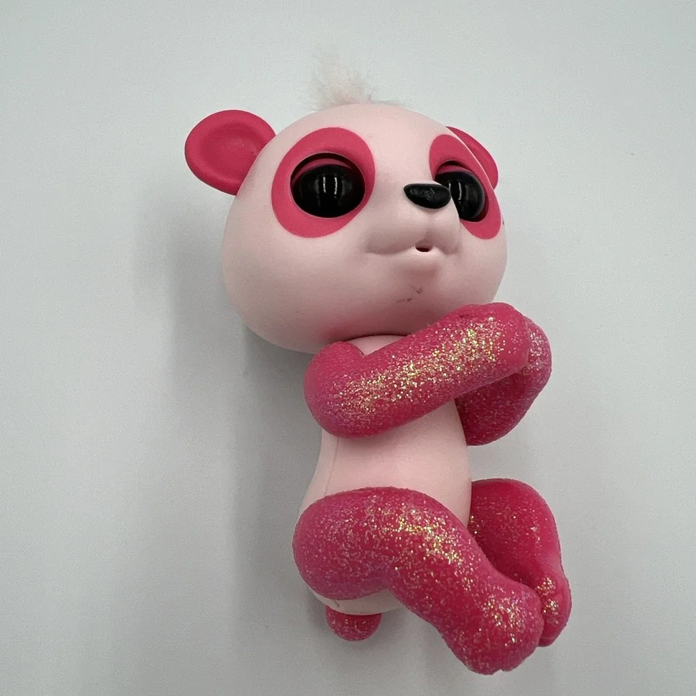Fingerlings Glitter Panda - Polly Pink - Interactive Collectible Baby Pet